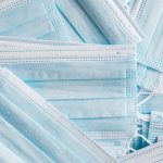 Tranen om een mondkapje